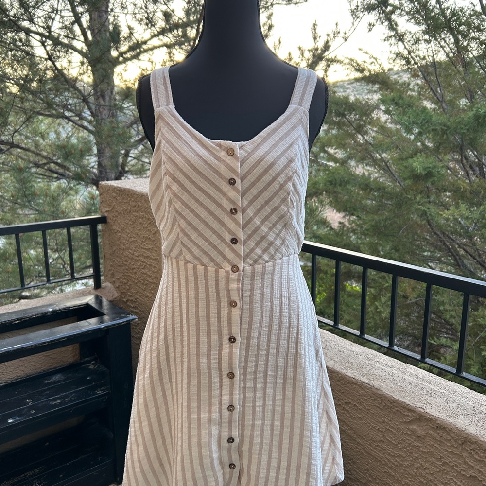 ANDREE BY UNIT Cream Buttoned Sleeveless Sundress